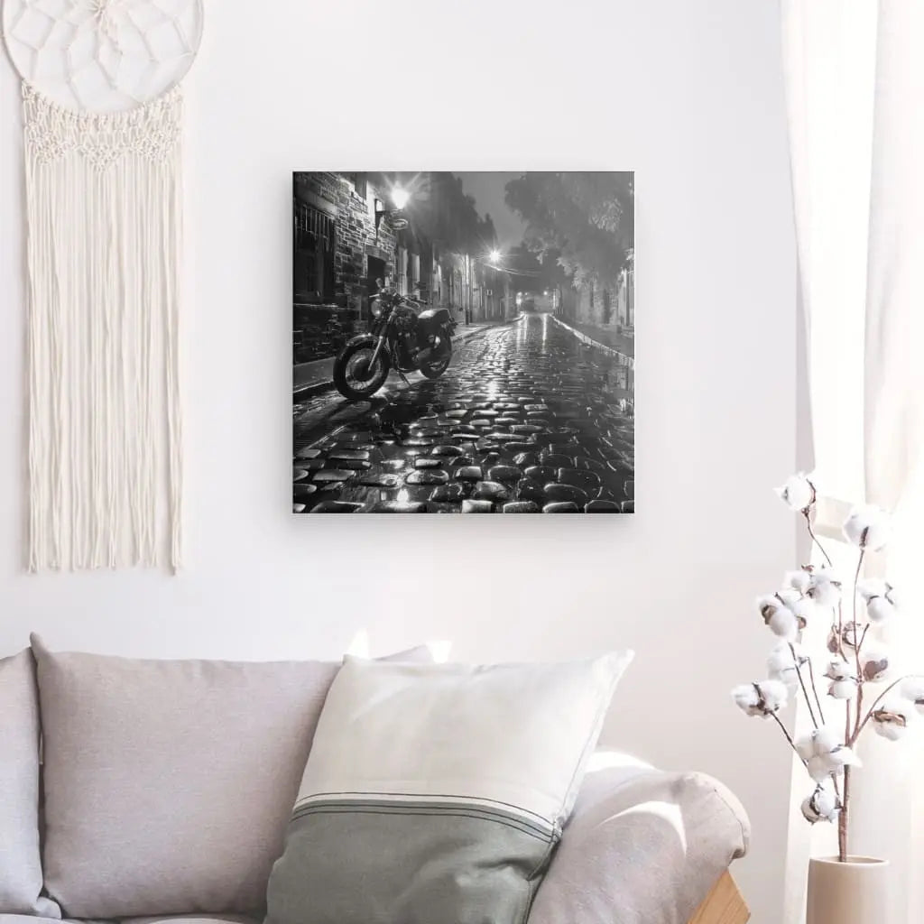 Tableau Moto Rue Pavée Pluvieuse Noir et Blanc - #tag1# - #tag2#