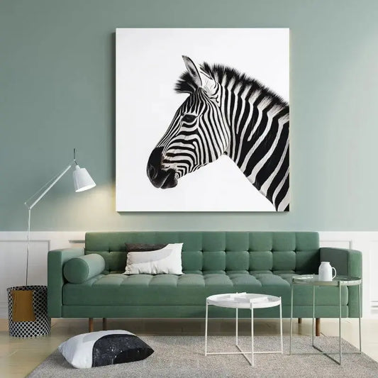 Tableau carré noir et blanc du profil d’un zèbre dans la savane, composition graphique et sauvage