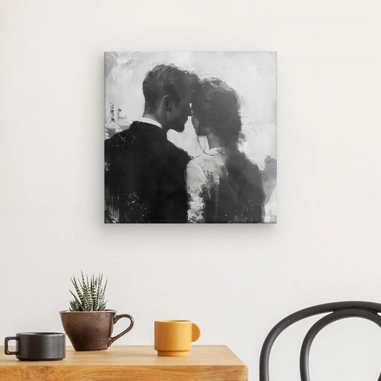 Tableau en peinture noir et blanc d’un couple amoureux de dos, scène romantique et artistique