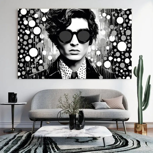 Tableau noir et blanc d’un homme dans un style pop art avec bulles de dialogue, composition dynamique et rétro