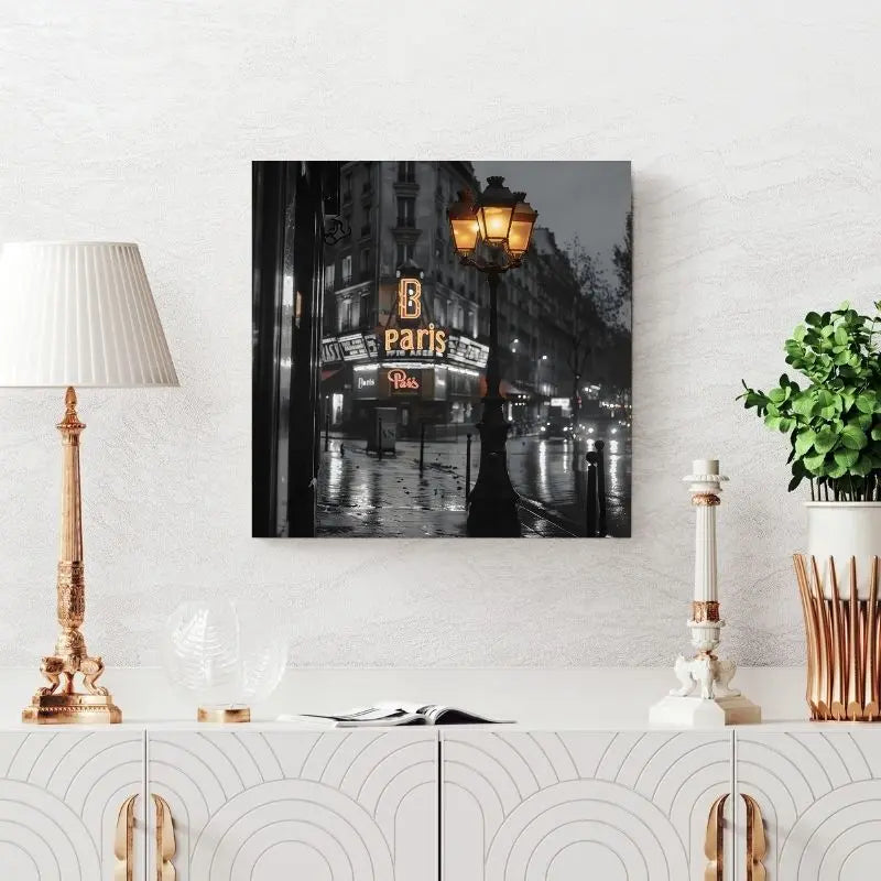 Tableau d’un lampadaire dans un paysage parisien en noir et blanc avec une touche de couleur, scène romantique et élégante pour décoration murale