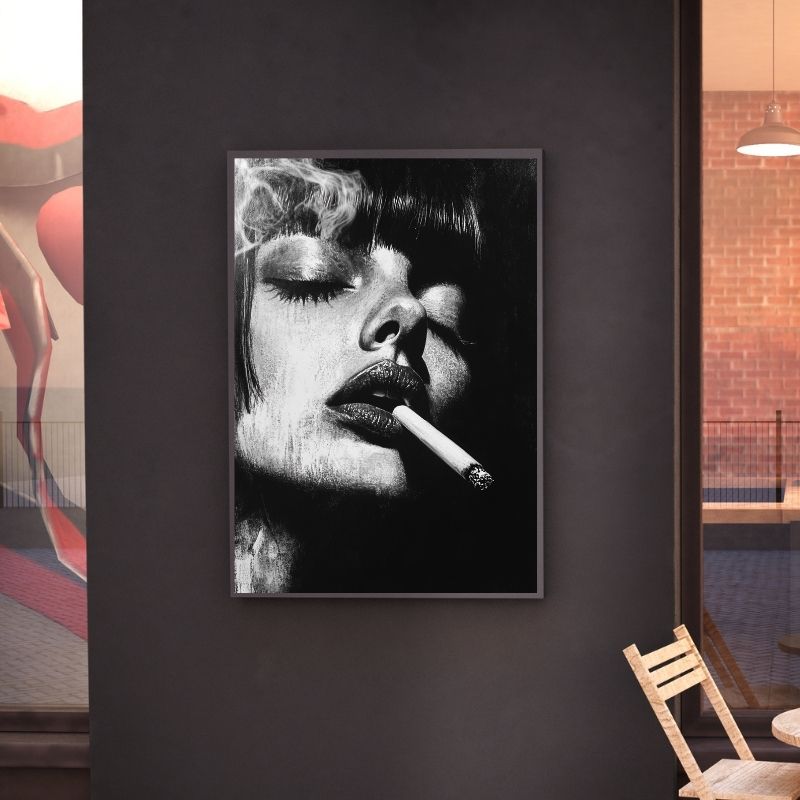 Portrait design de Mia Wallace dans Pulp Fiction, icône du cinéma en tableau noir et blanc stylisé