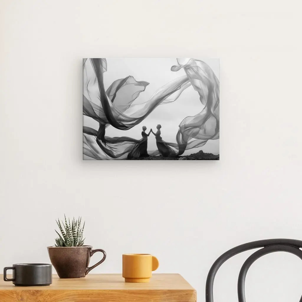 Tableau artistique en noir et blanc de voiles et robes dans le vent, scène élégante et poétique pour décoration murale