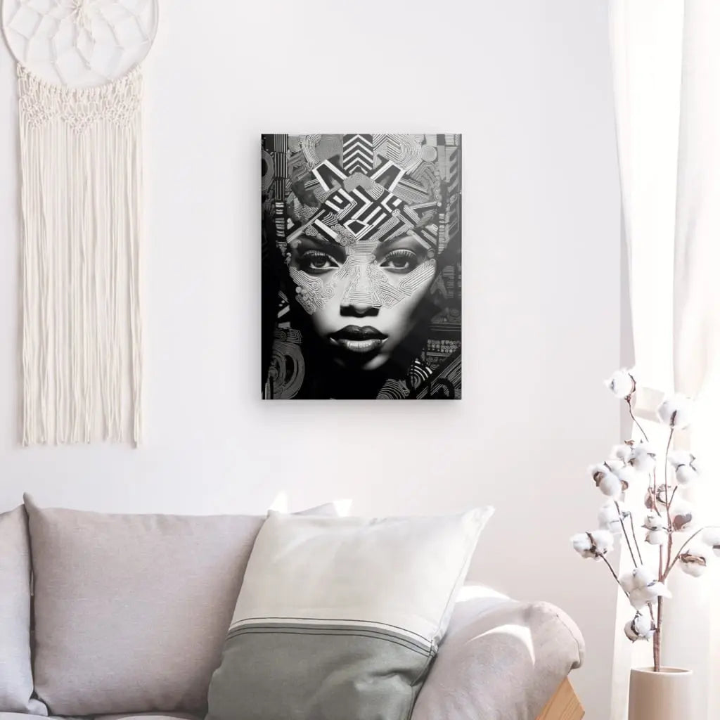 Un salon moderne présente un Tableau Portrait Femme Africaine Art Ethnique Noir et Blanc au mur, une tenture murale en macramé, un coussin et un vase avec des branches de coton blanc.