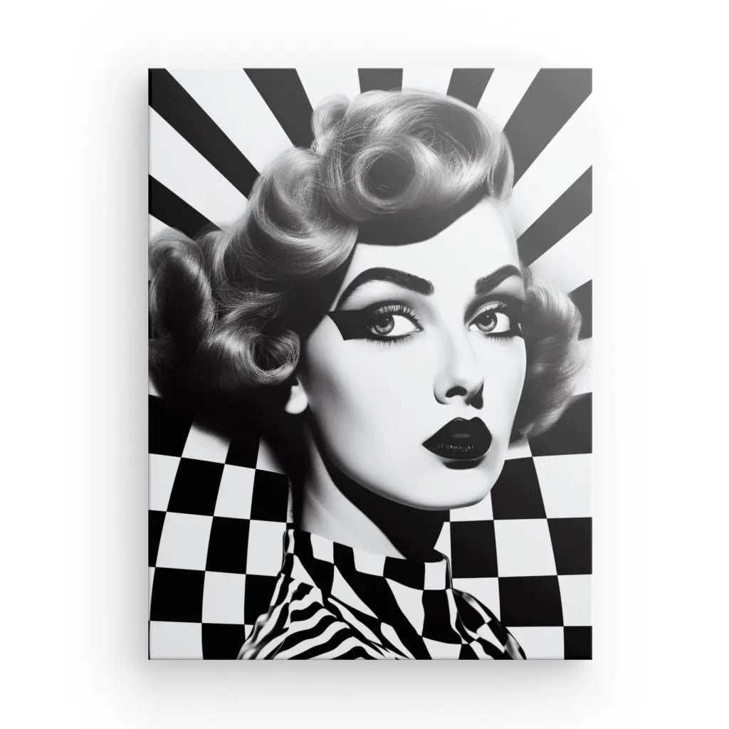 Portrait en noir et blanc d'une femme avec une coiffure vintage et un maquillage audacieux, sur fond de rayures radiales et d'un motif en damier, évoquant un Tableau Portrait Femme Vintage Damier Pop Art Style Noir et Blanc.