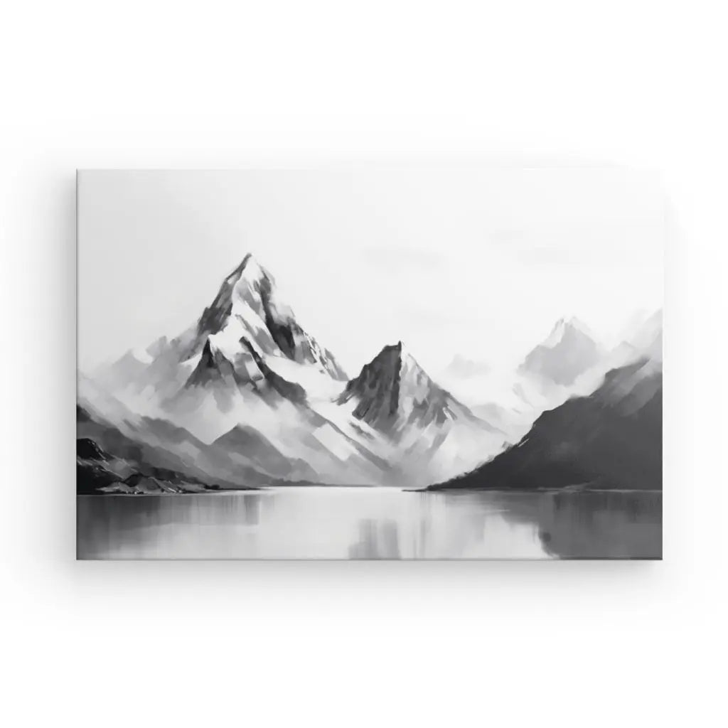 Peinture monochrome représentant un paysage montagneux avec des sommets abrupts et un lac calme reflétant les montagnes, rappelant un "Tableau Peinture Montagnes Enneigées Paysage Noir et Blanc". Ce paysage noir et blanc capture la beauté sereine d'un décor hivernal.