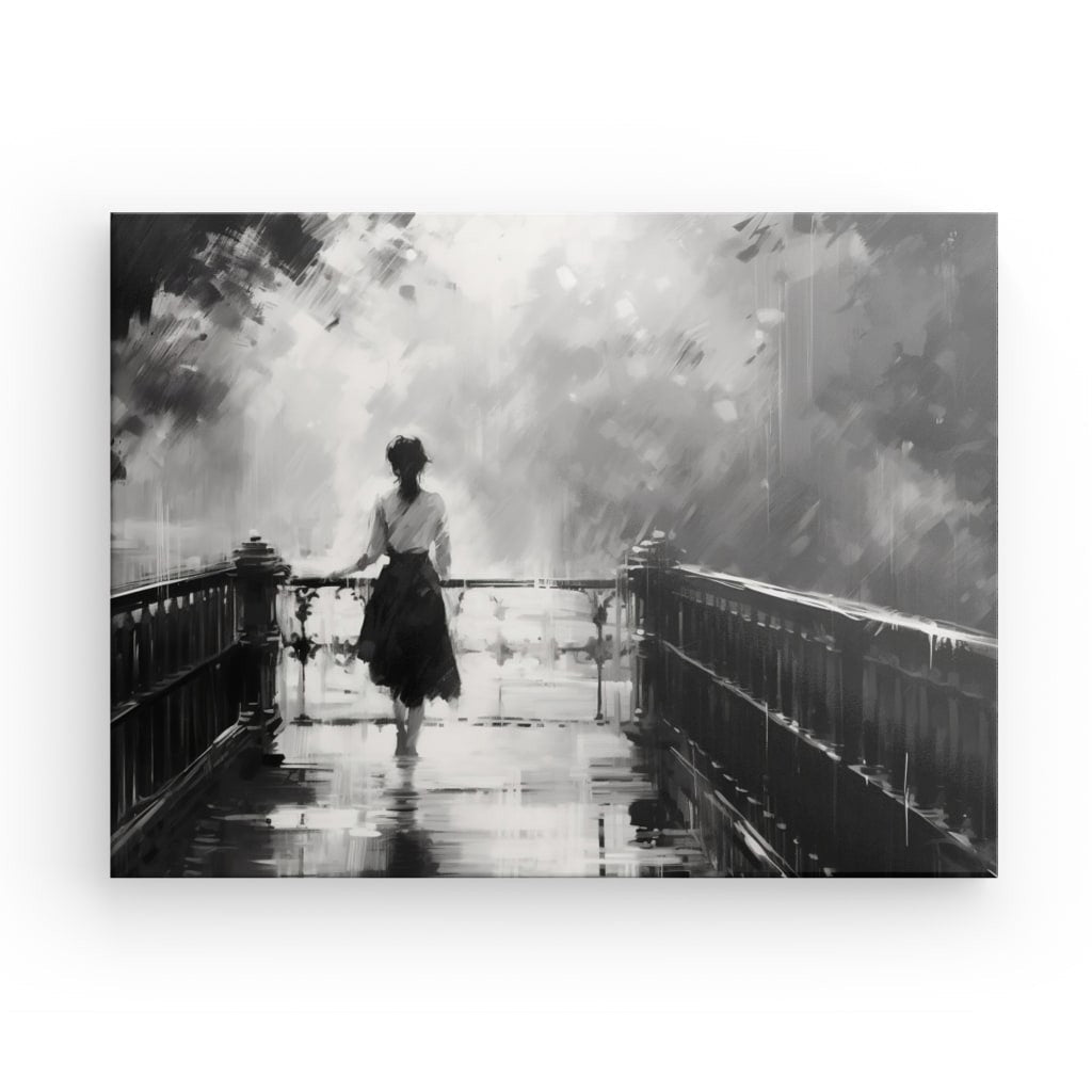 Un Tableau Peinture Femme Marche dans un Parc Gouache Noir et Blanc représente une figure solitaire debout sur un pont avec un fond indistinct et brumeux.