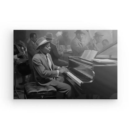 Image en noir et blanc d’un groupe de jazz en train de jouer. Un pianiste en costume et chapeau est au premier plan, jouant d'un piano à queue, tandis que d'autres membres du groupe jouent des instruments à cordes et de la batterie en arrière-plan, créant une ambiance club de jazz. Ce Tableau Peinture Jazzman Musique Piano Noir et Blanc capture l'art musical intemporel.