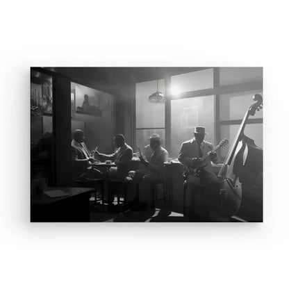 Image en noir et blanc d’un groupe de jazz. Quatre musiciens sont assis, jouant de la contrebasse, de la guitare, de la trompette et du saxophone dans une pièce faiblement éclairée. Ce Tableau Scène de Jazz Club Violoncelle Noir et Blanc capture l'essence de leur performance avec un contraste artistique saisissant.