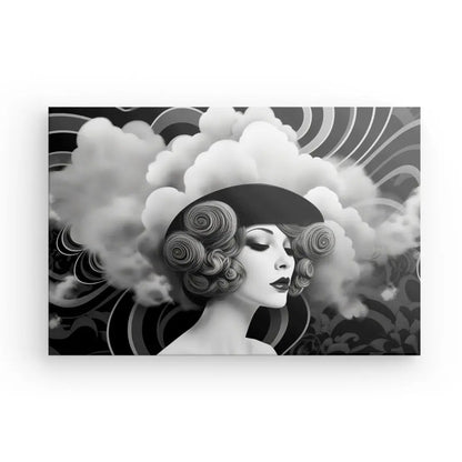 Illustration monochrome d'une femme aux yeux fermés, coiffée d'un chapeau fait de nuages, avec des motifs tourbillonnants en arrière-plan, parfaite pour ajouter une touche de Tableau Moderne Femme Nuages Pop Culture Noir et Blanc à votre Décoration Intérieure.