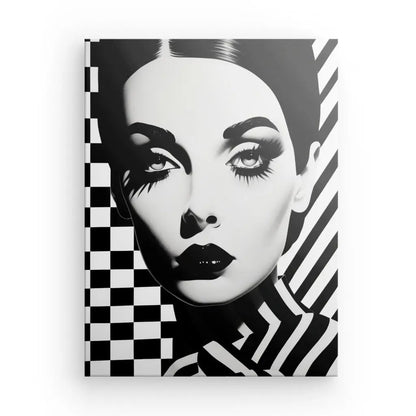 Illustration en noir et blanc représentant un visage de femme au maquillage audacieux, sur fond de motifs alternés de damiers et de rayures, dégageant une ambiance Pop Art. Ce Tableau Pop Art Damiers Femme Glamour Noir et Blanc séduit par ses contrastes saisissants et son esthétique moderne.