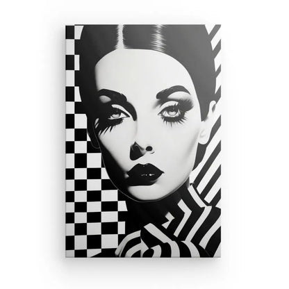 Ce Tableau Pop Art Damiers Femme Glamour Noir et Blanc est un superbe exemple de Pop Art, mettant en valeur un visage de femme avec un maquillage exagéré encadré par des motifs géométriques audacieux en arrière-plan.