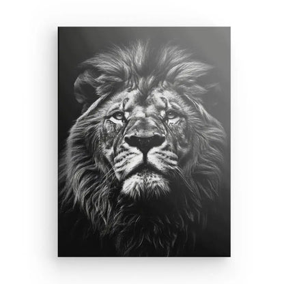 Tableau Lion Gros Plan Noir et Blanc et impression sur toile blanche d'un lion majestueux au regard détaillé et intense, encadré sur fond blanc.