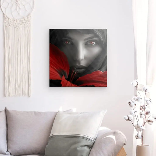Tableau Femme Noir et Blanc Touche de Rouge, impression sur toile tendue d'une femme aux yeux rouges, se fondant dans une fleur rouge, montée sur un mur gris clair dans un salon moderne au décor neutre.