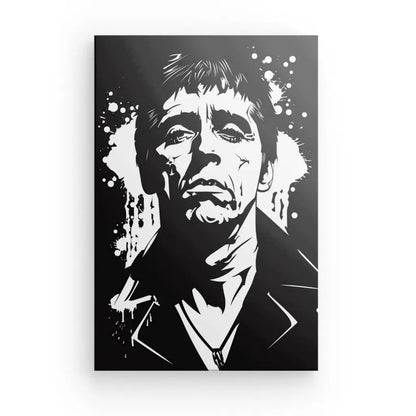 Une œuvre d'art en noir et blanc, qui rappelle un Tableau Scarface Tony Montana Dessin Noir et Blanc, représente un homme au visage sévère en costume avec des effets d'éclaboussures artistiques qui l'entourent. L'image puissante fait écho à la présence emblématique de Scarface Tony Montana, immortalisé par Al Pacino.