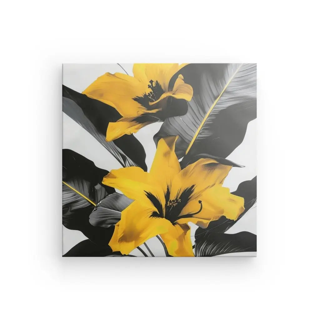 Une œuvre d'art carrée, Tableau Fleurs Jaunes Design Noir et Blanc, représentant de grandes fleurs jaunes et des feuilles gris-noir sur fond blanc. Cette toile artistique moderne allie l'élégance d'un design classique au style contemporain du Noir et Blanc.