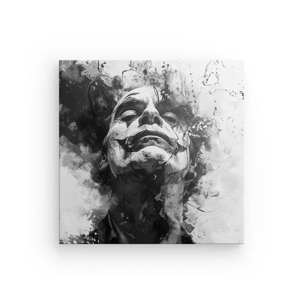Peinture numérique abstraite en noir et blanc représentant une personne avec un maquillage sombre taché, un regard vers le haut et un large sourire grimaçant. L'image globale a une expression intense et dramatique, qui rappelle le Tableau Joker Art Abstrait Noir et Blanc dans son interprétation audacieuse.