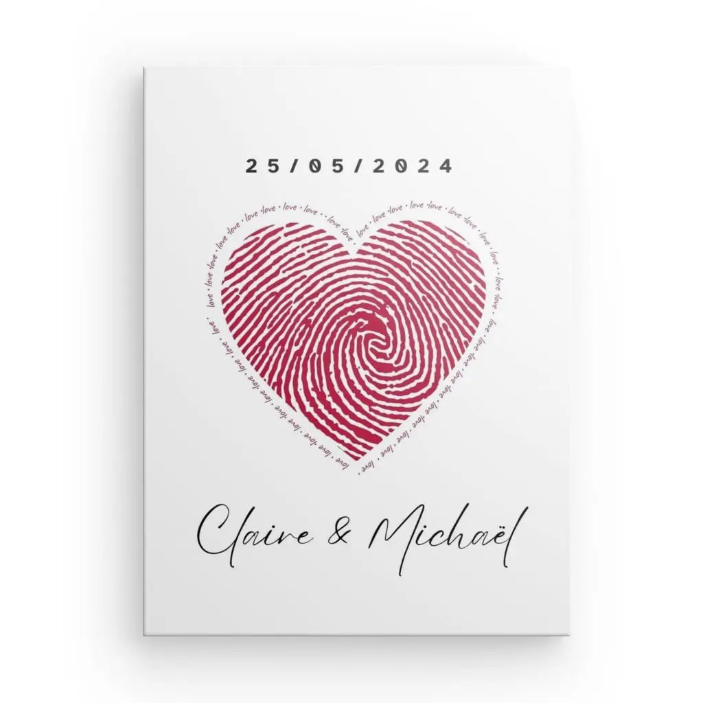 Faire-part de mariage comportant un cœur à empreinte rouge, la date du 25/05/2024 en haut, et les prénoms Claire & Michaël en bas. Cette impression haute définition crée un Tableau Couple Personnalisé Coeur intemporel avec un effet noir et blanc classique entourant le cœur vibrant.