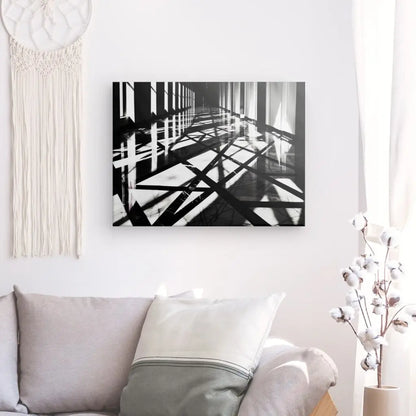 Tableau noir et blanc d'architecture avec ombres et lumières modernes.