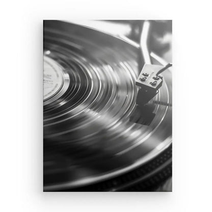 Tableau représentant un tourne-disque vinyle noir et blanc en action.