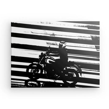 Tableau graphique noir et blanc de moto sur fond de rayures.