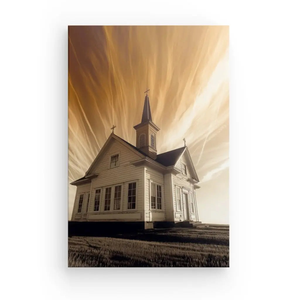 Une église en bois blanc avec un clocher se dresse dans un champ herbeux sous des nuages drapés et dramatiques, parfaitement capturés sur la toile blanche brillante à texture fine du Tableau Eglise Catholique Ciel Doré.