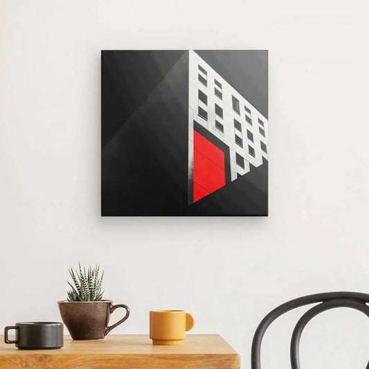Tableau d’architecture au style rétro en noir, blanc et rouge, scène urbaine contrastée pour décoration murale vintage et moderne
