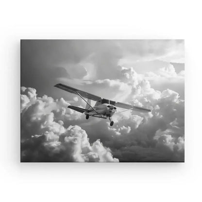 Tableau Avion Cessna Ciel Nuageux Noir et Blanc - Univers Noir et Blanc - #tag1# - #tag2# - #tag3#
