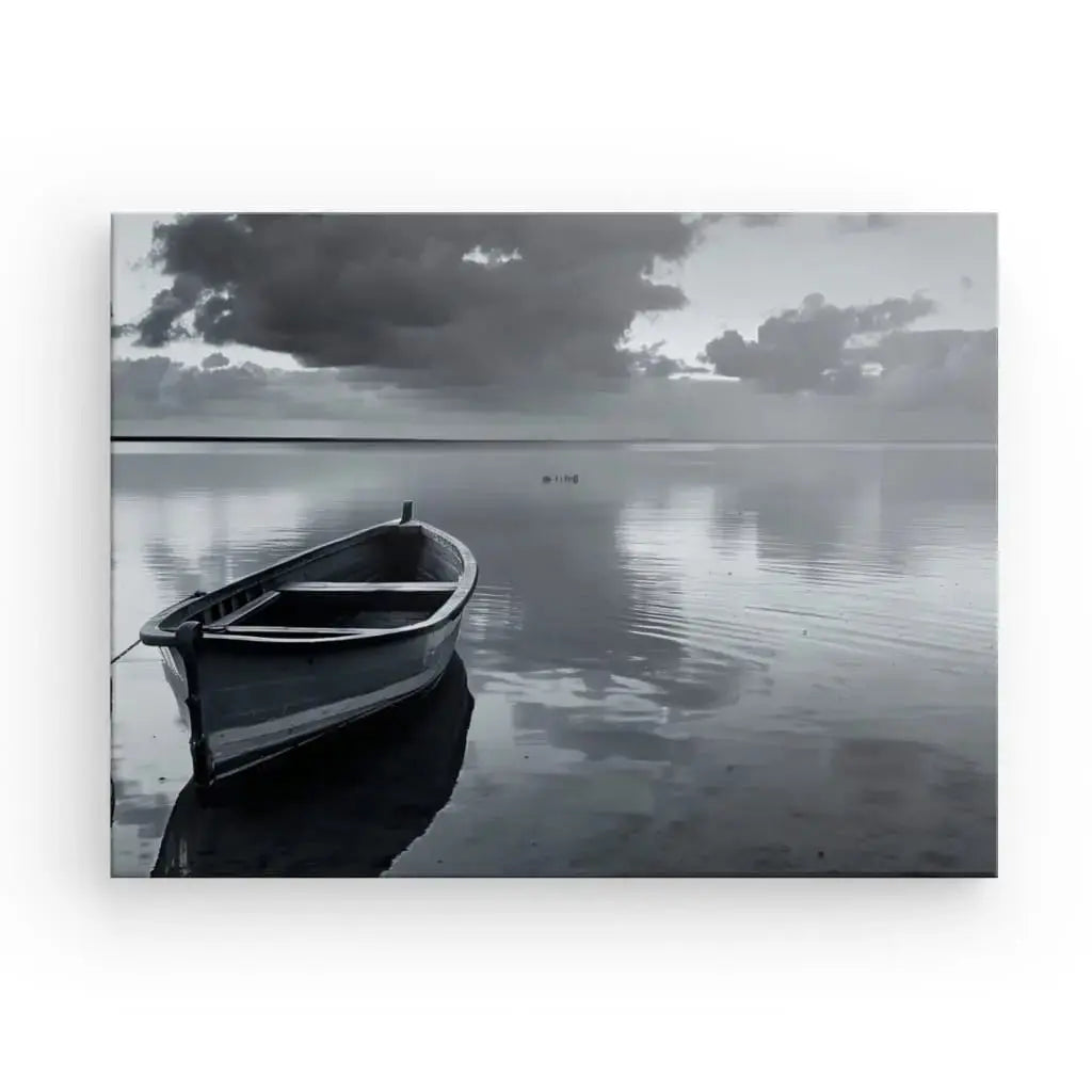 Tableau Barque Lac Paisible Noir et Blanc - Univers Noir et Blanc - #tag1# - #tag2# - #tag3#