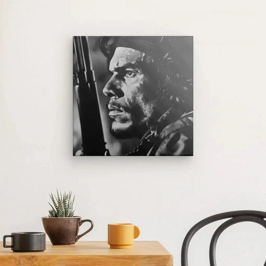 Portrait noir et blanc de Che Guevara en tableau, symbole révolutionnaire au style graphique affirmé