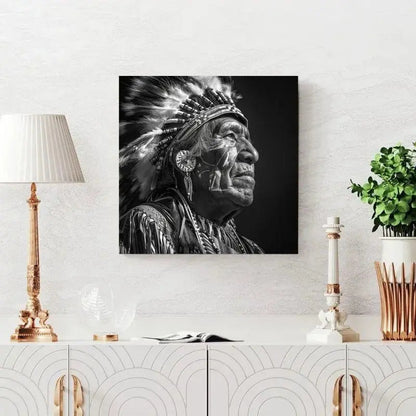 Tableau noir et blanc représentant un chef indien d'Amérique, portrait traditionnel au style puissant et respectueux