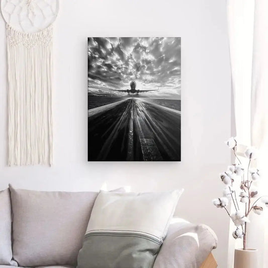 Tableau en noir et blanc d’un avion au décollage sur la piste, scène dynamique et impressionnante pour décoration murale
