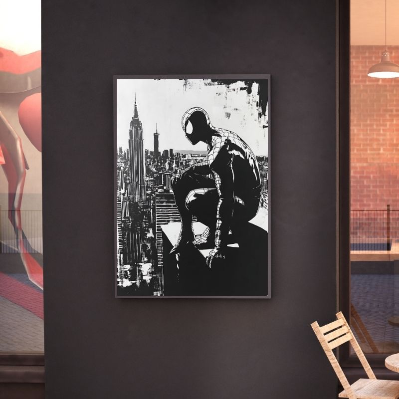 Tableau design en noir et blanc de Spiderman au milieu des buildings, illustration urbaine stylisée et dynamique