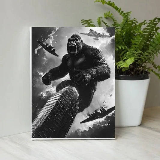 Dessin en noir et blanc de King Kong à New York, tableau spectaculaire au style cinématographique et urbain pour décoration murale
