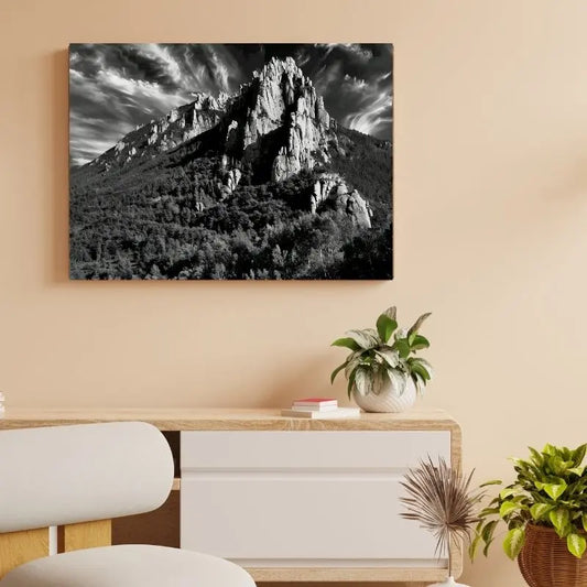 Tableau en noir et blanc de falaises rocheuses, scène naturelle et imposante pour décoration murale moderne