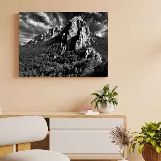 Tableau en noir et blanc de falaises rocheuses, scène naturelle et imposante pour décoration murale moderne