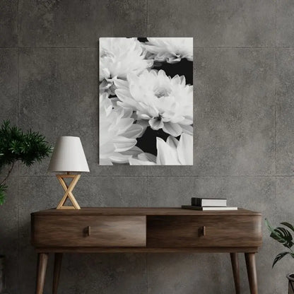 Tableau en gros plan de fleurs de lotus blanches, œuvre apaisante et raffinée pour décoration murale zen
