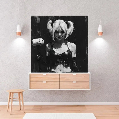 Dessin en noir et blanc de Harley Quinn, tableau stylisé au look comics pour une décoration murale moderne et dynamique
