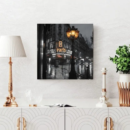 Tableau d’un lampadaire dans un paysage parisien en noir et blanc avec une touche de couleur, scène romantique et élégante pour décoration murale