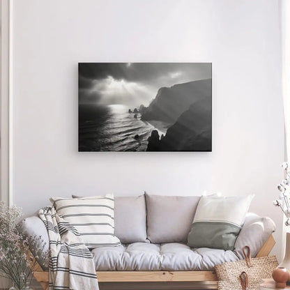 Tableau noir et blanc d’un paysage naturel de l’océan Atlantique, scène marine vaste et apaisante