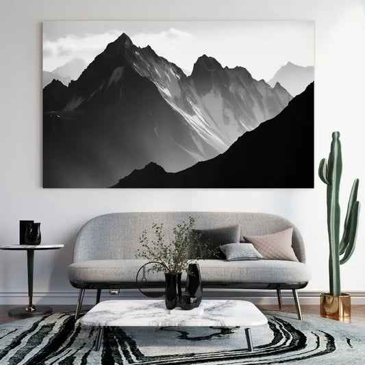 Tableau photo monochrome des montagnes des Pyrénées, paysage naturel majestueux et intemporel