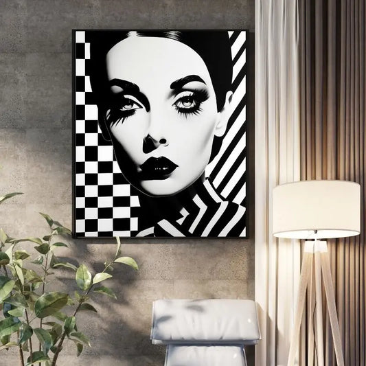 Tableau noir et blanc au style pop art avec motifs damiers et femme glamour, design rétro et stylisé