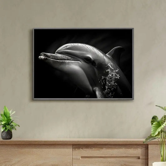Un portrait de dauphin en noir et blanc plein de grâce, idéal pour insuffler calme, intelligence et harmonie à votre décoration murale.