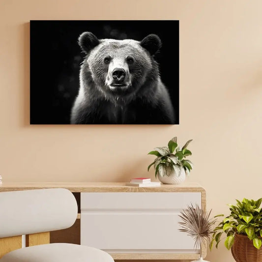 Plongez dans la puissance brute de la nature avec ce portrait d’ours en noir et blanc, une œuvre sauvage et élégante qui capte tous les regards.