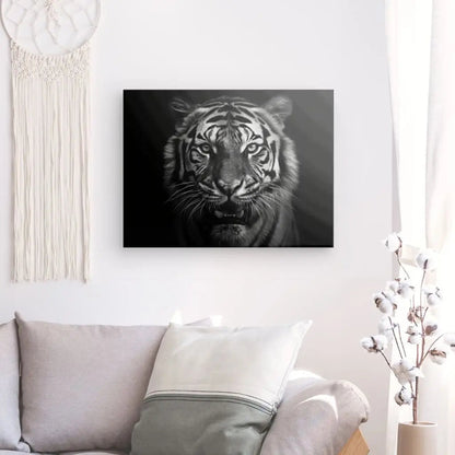 Tableau monochrome d’un tigre du Bengale rugissant, œuvre puissante et captivante pour décoration murale

