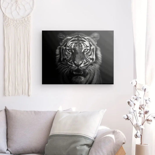 Tableau monochrome d’un tigre du Bengale rugissant, œuvre puissante et captivante pour décoration murale
