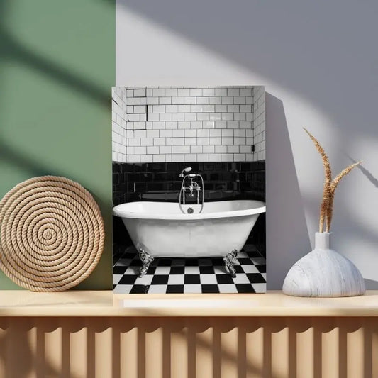 Tableau noir et blanc représentant une salle de bain avec baignoire, ambiance élégante et intimiste