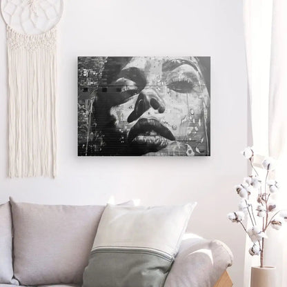 Tableau en noir et blanc représentant un tag art mural d’un visage urbain de femme, œuvre moderne et expressive pour décoration murale
