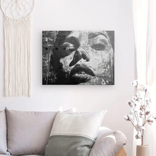 Tableau en noir et blanc représentant un tag art mural d’un visage urbain de femme, œuvre moderne et expressive pour décoration murale