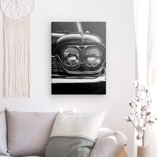 Tableau en noir et blanc d’une voiture de collection en gros plan, style rétro et élégant pour décoration murale